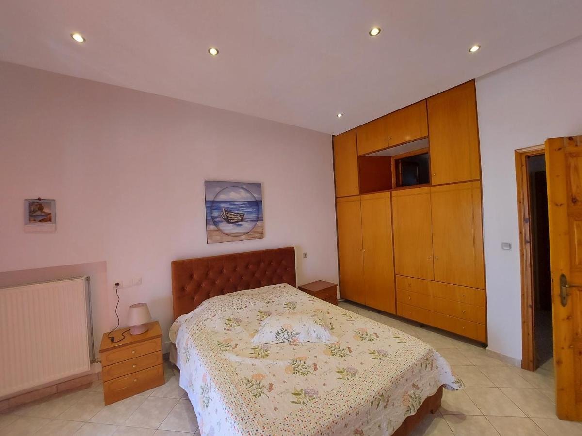 George'S Apartment Loutraki  Luaran gambar